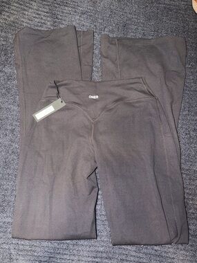 ONER High-Waist Flare Leg Active Pants in soft black